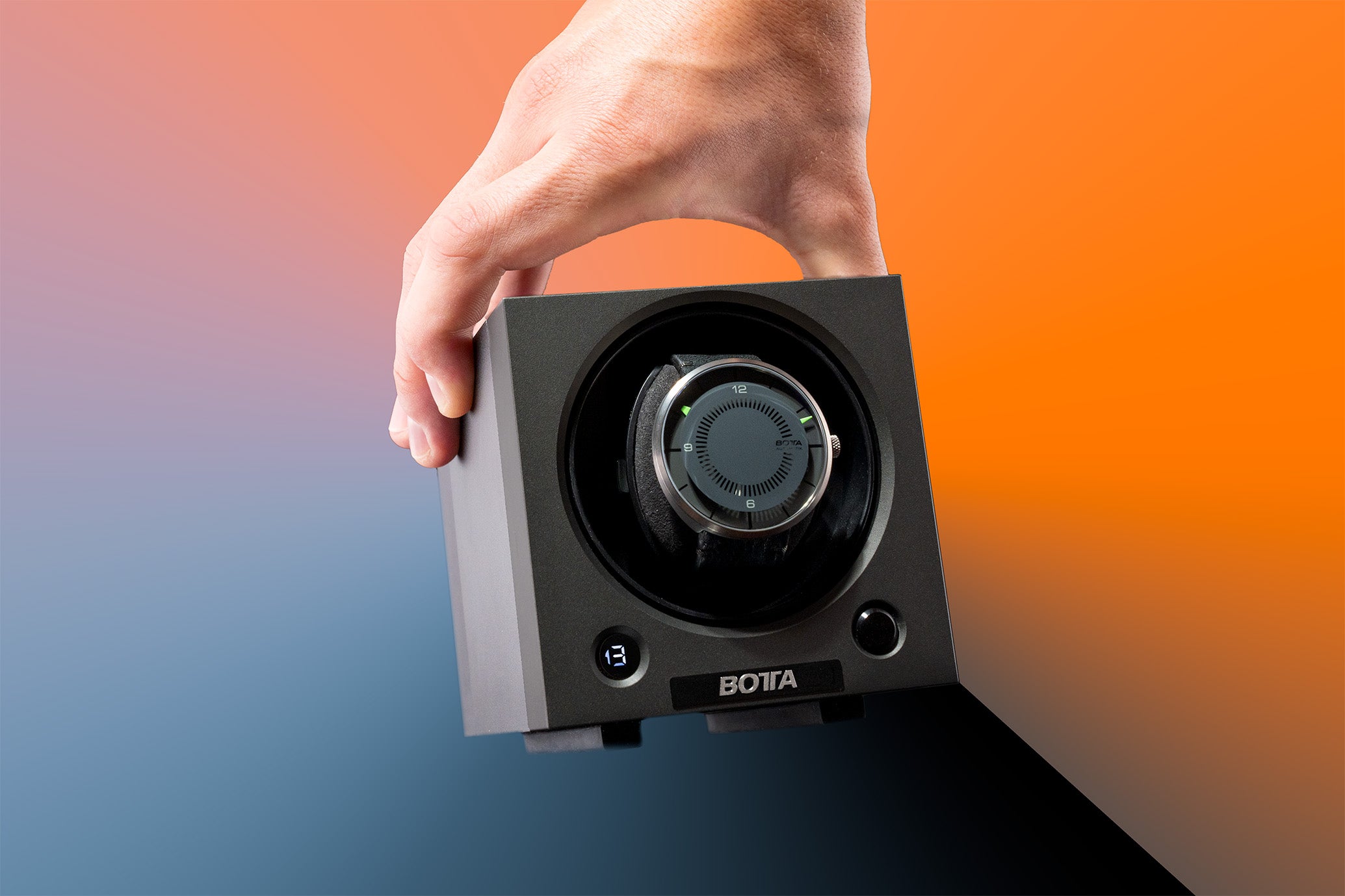 BOTTA Uhrenbeweger Cube mit eingesetzter CLAVIUS Automatikuhr