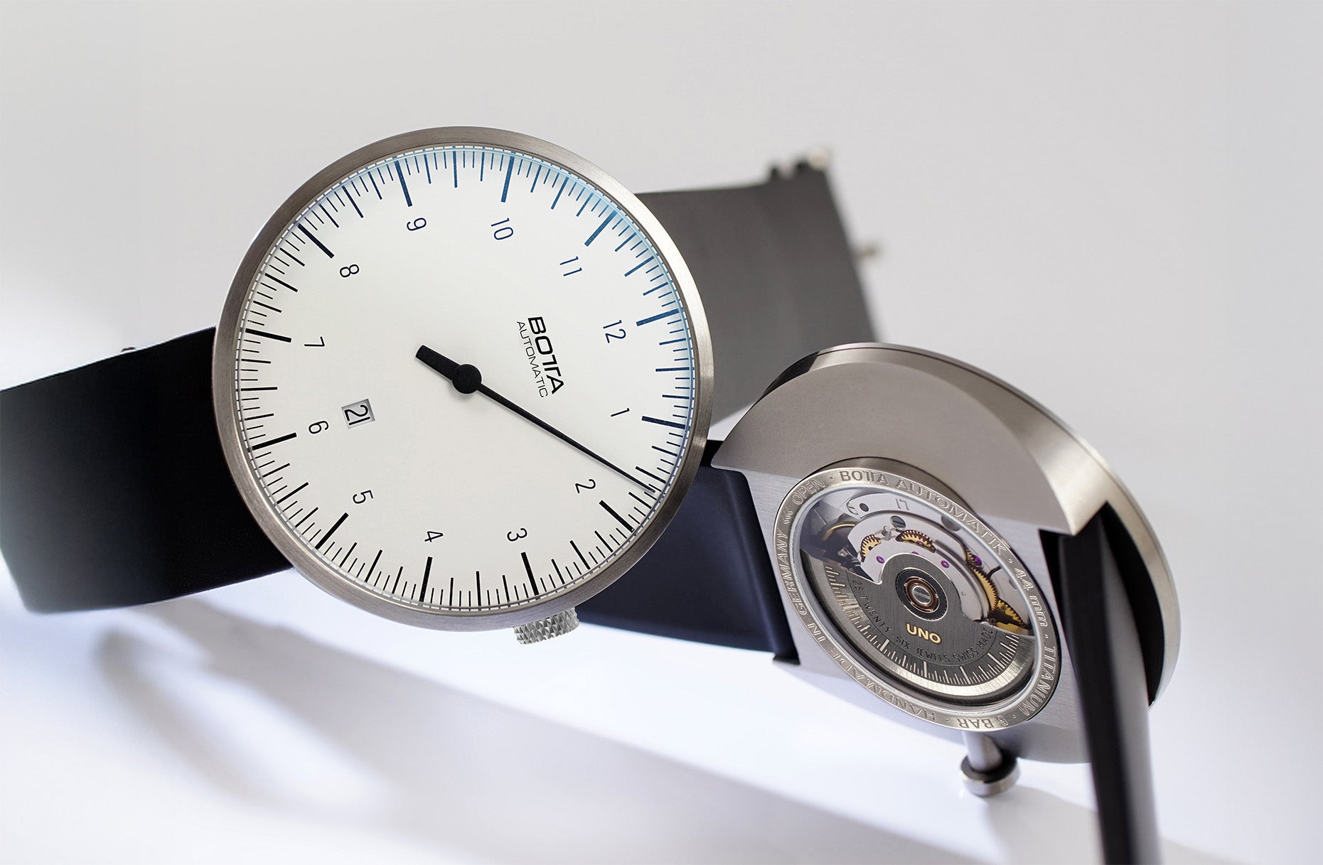 BOTTA UNO Automatikuhr mit einem Zeiger. Rückseite mit Blick auf das Automatikwerk von Sellita